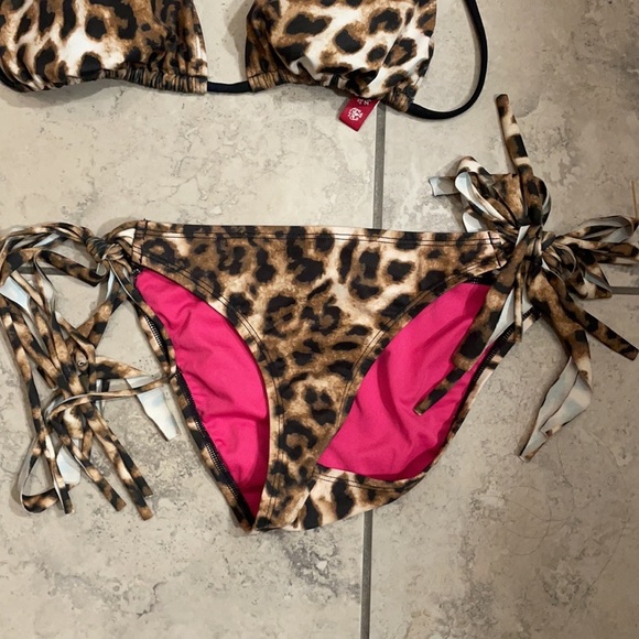 Guess Other - Leopard guess bottom size small ! 🐆